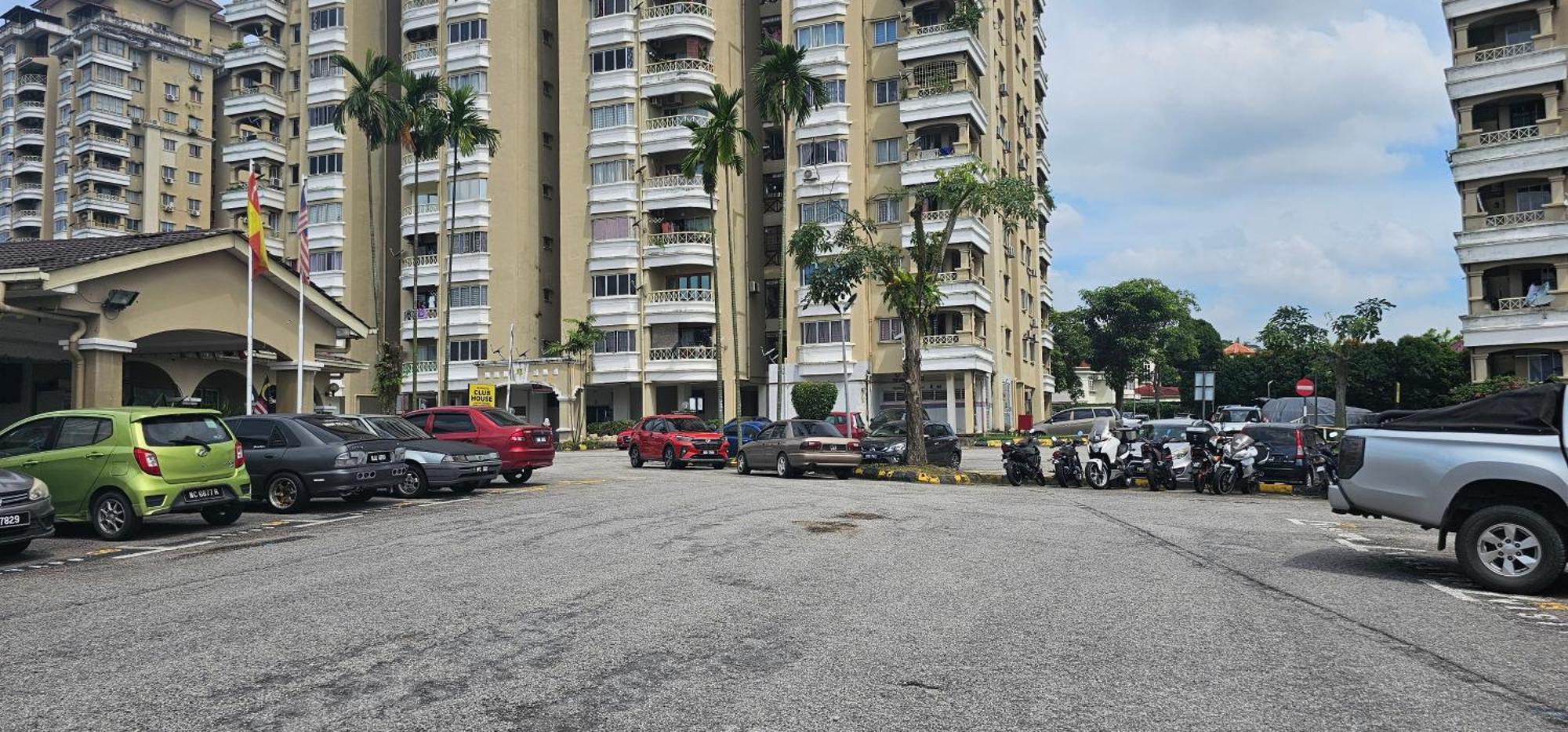 Apartment Mahligai View Near Masjid Shah Alam, Uitm Shah Alam, I-city, Stadium Shah Alam, Sacc, Pkns, Idcc, Msu, 17 Min Kuala Lumpur & Klang, Max 10 People, Free Food, Snooker, Pingpong, Indoor Games, Swimming Pool, Fast Wifi *