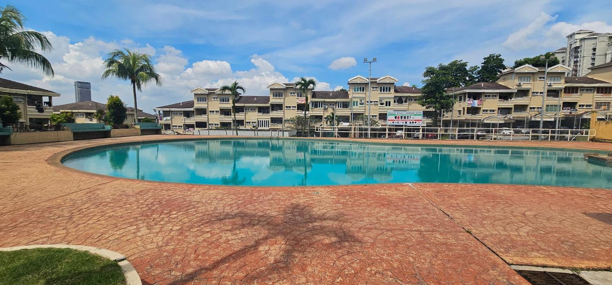 Mahligai View Near Masjid Shah Alam, Uitm Shah Alam, I-city, Stadium Shah Alam, Sacc, Pkns, Idcc, Msu, 17 Min Kuala Lumpur & Klang, Max 10 People, Free Food, Snooker, Pingpong, Indoor Games, Swimming Pool, Fast Wifi Apartment