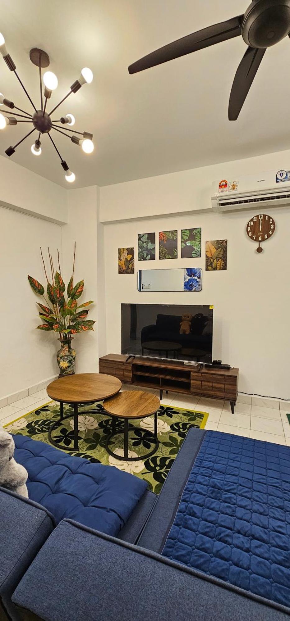 Mahligai View Near Masjid Shah Alam, Uitm Shah Alam, I-city, Stadium Shah Alam, Sacc, Pkns, Idcc, Msu, 17 Min Kuala Lumpur & Klang, Max 10 People, Free Food, Snooker, Pingpong, Indoor Games, Swimming Pool, Fast Wifi Apartment *