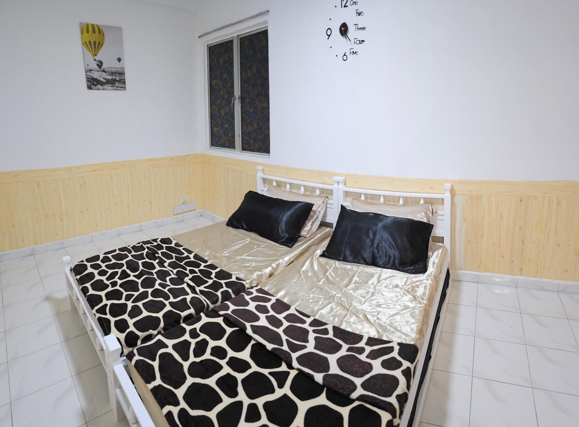 Apartment Mahligai View Near Masjid Shah Alam, Uitm Shah Alam, I-city, Stadium Shah Alam, Sacc, Pkns, Idcc, Msu, 17 Min Kuala Lumpur & Klang, Max 10 People, Free Food, Snooker, Pingpong, Indoor Games, Swimming Pool, Fast Wifi Shah Alam