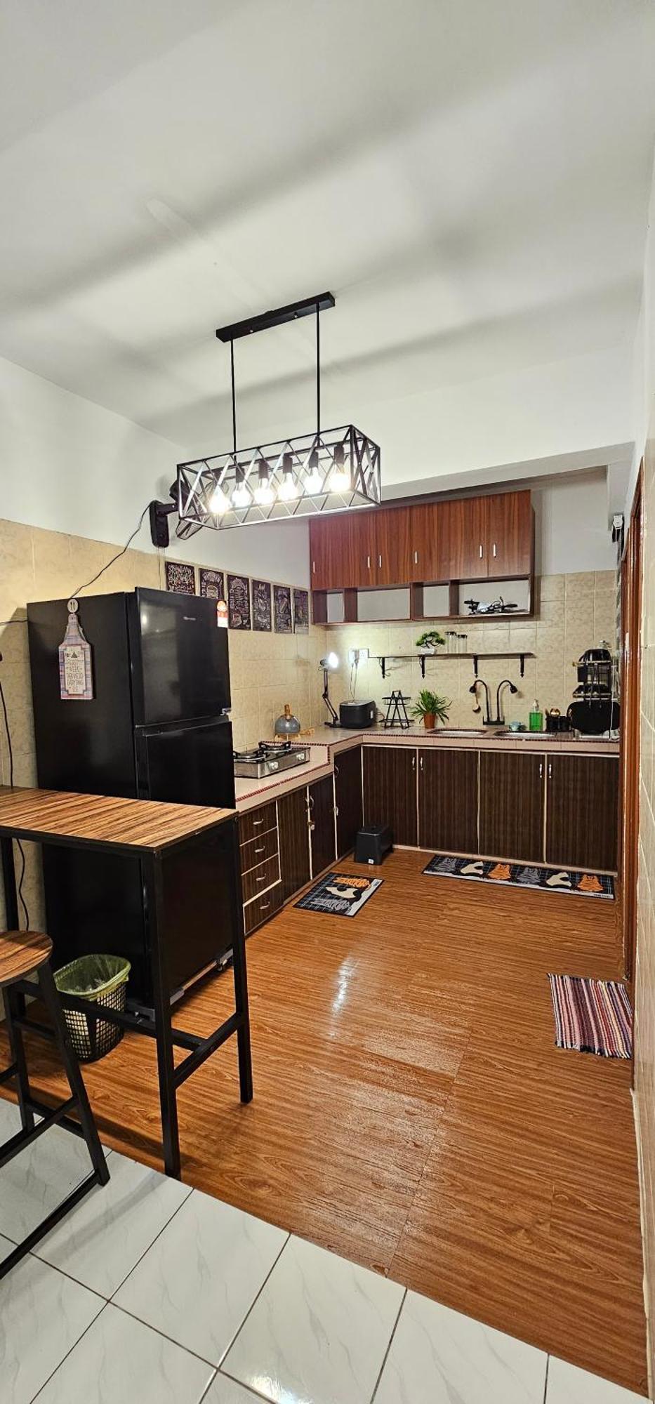 Mahligai View Near Masjid Shah Alam, Uitm Shah Alam, I-city, Stadium Shah Alam, Sacc, Pkns, Idcc, Msu, 17 Min Kuala Lumpur & Klang, Max 10 People, Free Food, Snooker, Pingpong, Indoor Games, Swimming Pool, Fast Wifi Apartment Shah Alam