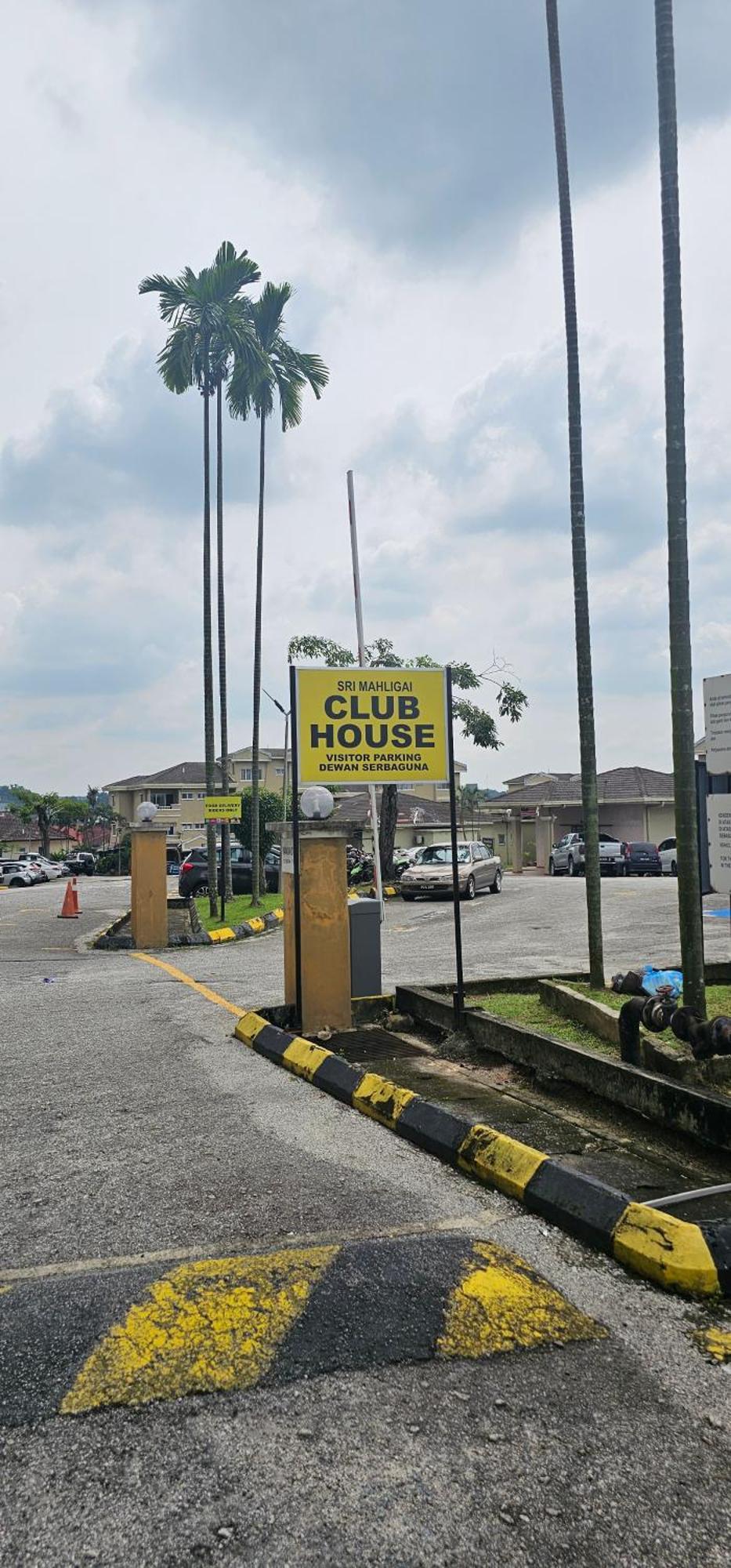 Apartment Mahligai View Near Masjid Shah Alam, Uitm Shah Alam, I-city, Stadium Shah Alam, Sacc, Pkns, Idcc, Msu, 17 Min Kuala Lumpur & Klang, Max 10 People, Free Food, Snooker, Pingpong, Indoor Games, Swimming Pool, Fast Wifi *