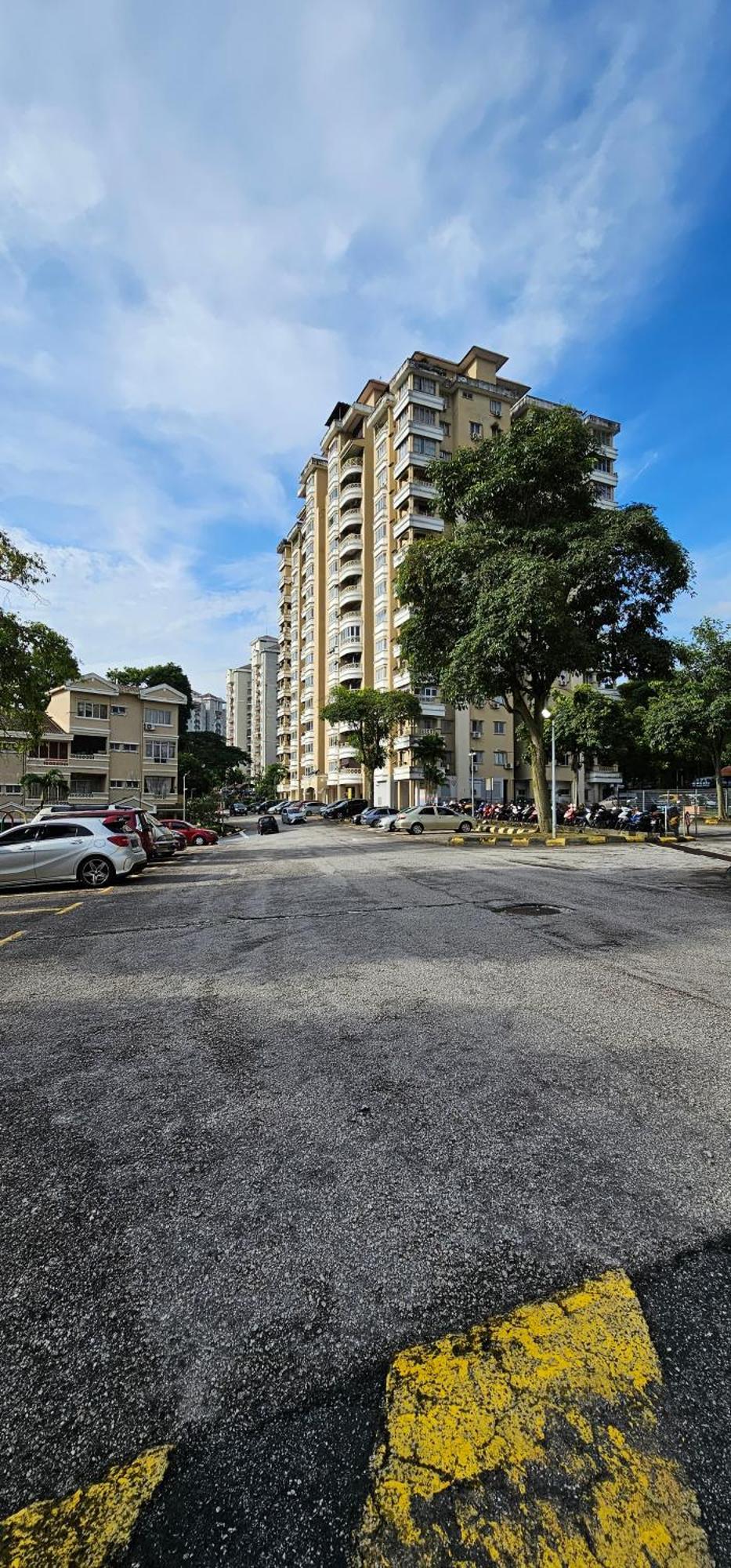 Mahligai View Near Masjid Shah Alam, Uitm Shah Alam, I-city, Stadium Shah Alam, Sacc, Pkns, Idcc, Msu, 17 Min Kuala Lumpur & Klang, Max 10 People, Free Food, Snooker, Pingpong, Indoor Games, Swimming Pool, Fast Wifi * Shah Alam