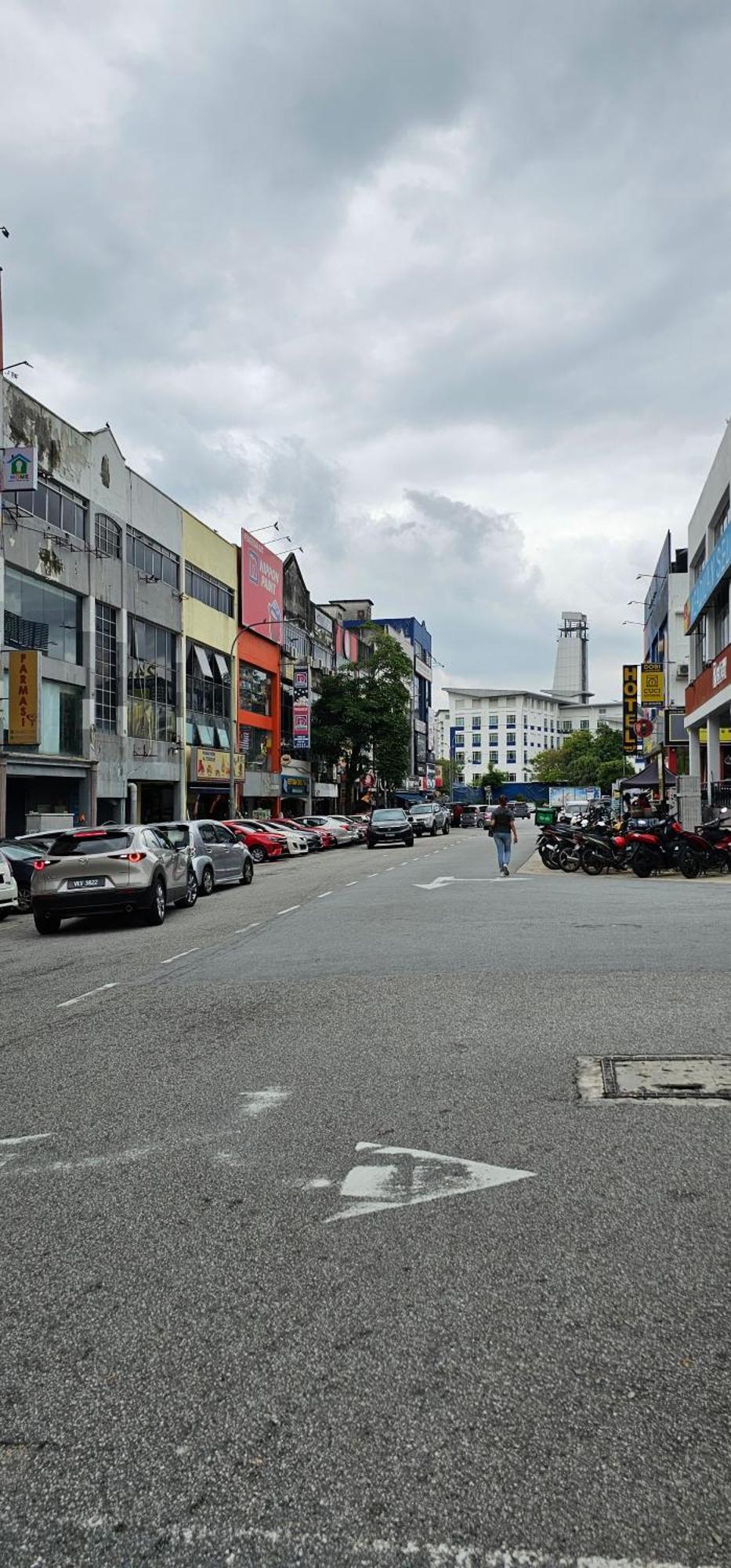 Mahligai View Near Masjid Shah Alam, Uitm Shah Alam, I-city, Stadium Shah Alam, Sacc, Pkns, Idcc, Msu, 17 Min Kuala Lumpur & Klang, Max 10 People, Free Food, Snooker, Pingpong, Indoor Games, Swimming Pool, Fast Wifi Shah Alam