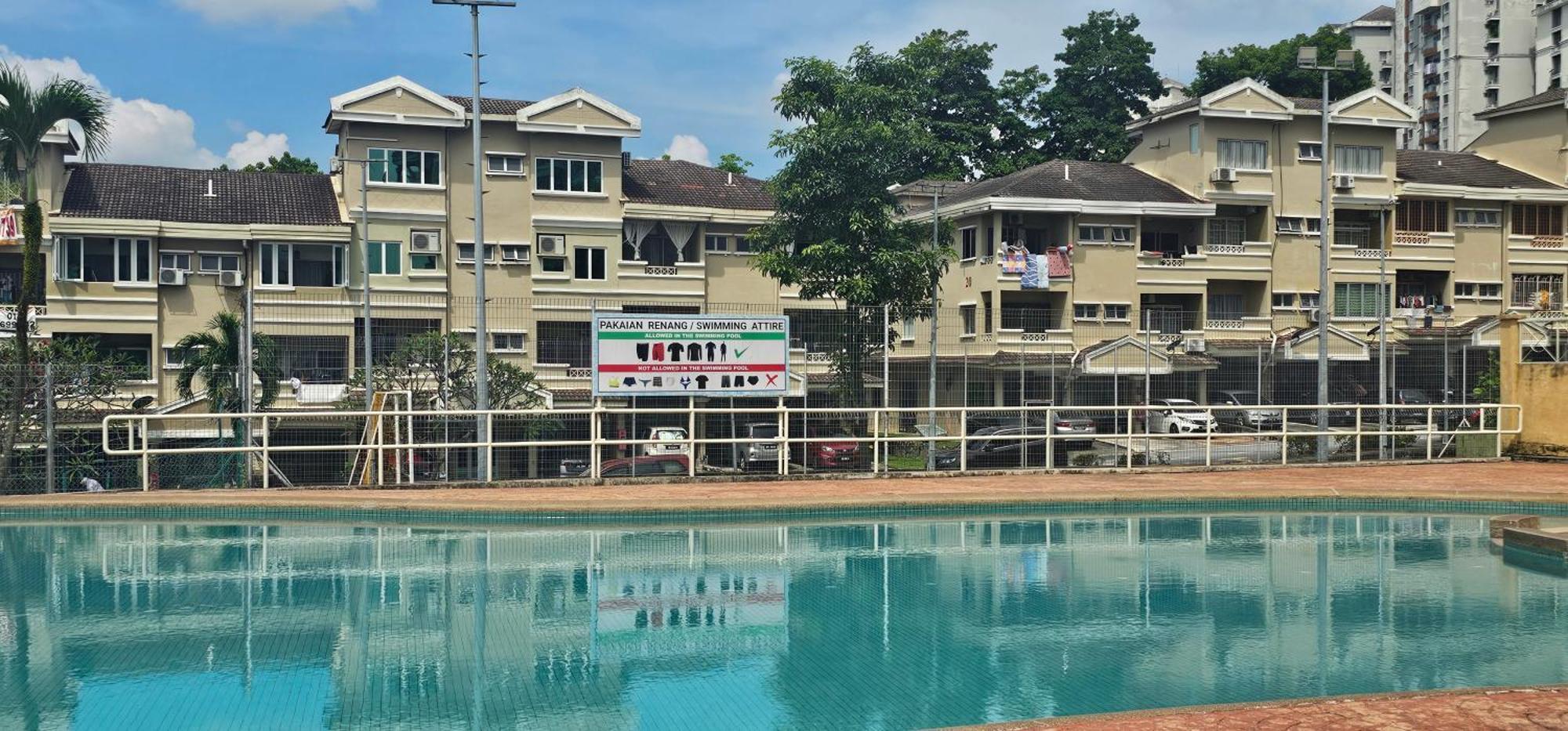 Apartment Mahligai View Near Masjid Shah Alam, Uitm Shah Alam, I-city, Stadium Shah Alam, Sacc, Pkns, Idcc, Msu, 17 Min Kuala Lumpur & Klang, Max 10 People, Free Food, Snooker, Pingpong, Indoor Games, Swimming Pool, Fast Wifi *