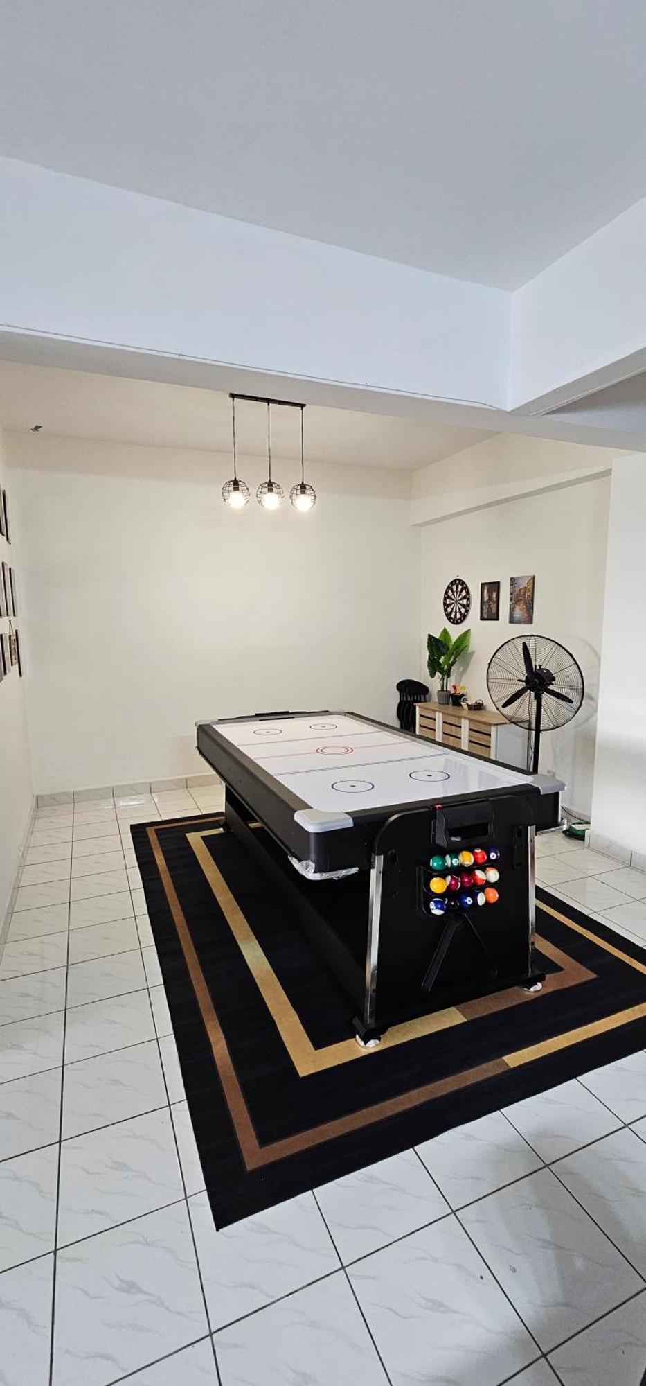 Apartment Mahligai View Near Masjid Shah Alam, Uitm Shah Alam, I-city, Stadium Shah Alam, Sacc, Pkns, Idcc, Msu, 17 Min Kuala Lumpur & Klang, Max 10 People, Free Food, Snooker, Pingpong, Indoor Games, Swimming Pool, Fast Wifi Shah Alam
