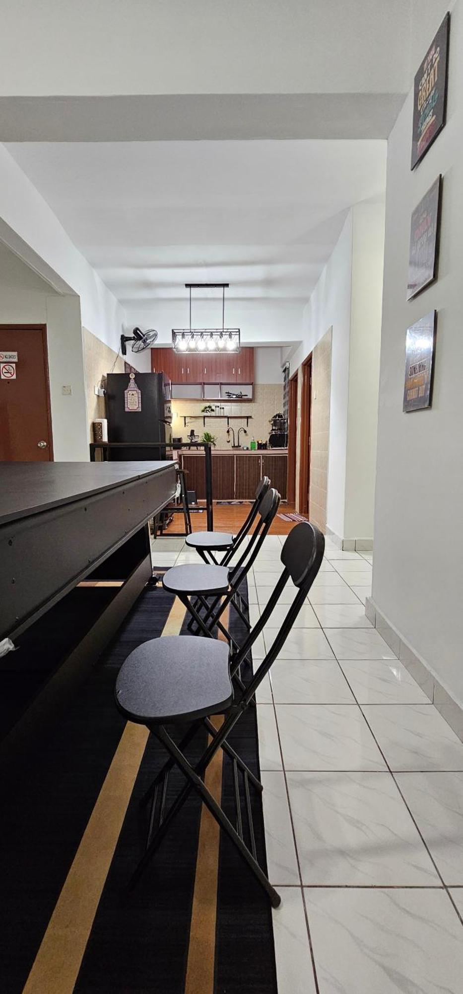 Mahligai View Near Masjid Shah Alam, Uitm Shah Alam, I-city, Stadium Shah Alam, Sacc, Pkns, Idcc, Msu, 17 Min Kuala Lumpur & Klang, Max 10 People, Free Food, Snooker, Pingpong, Indoor Games, Swimming Pool, Fast Wifi Apartment Shah Alam