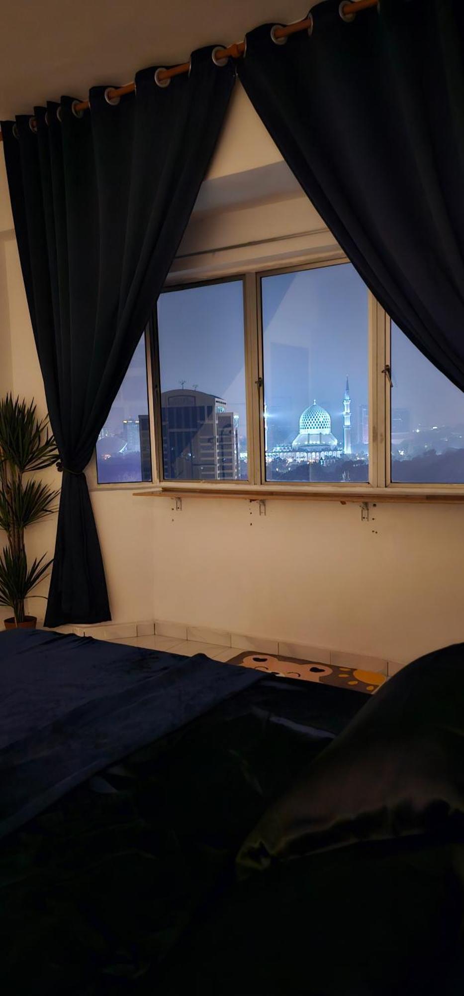 Mahligai View Near Masjid Shah Alam, Uitm Shah Alam, I-city, Stadium Shah Alam, Sacc, Pkns, Idcc, Msu, 17 Min Kuala Lumpur & Klang, Max 10 People, Free Food, Snooker, Pingpong, Indoor Games, Swimming Pool, Fast Wifi Shah Alam