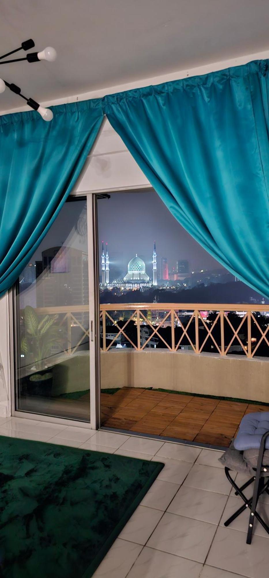 Mahligai View Near Masjid Shah Alam, Uitm Shah Alam, I-city, Stadium Shah Alam, Sacc, Pkns, Idcc, Msu, 17 Min Kuala Lumpur & Klang, Max 10 People, Free Food, Snooker, Pingpong, Indoor Games, Swimming Pool, Fast Wifi