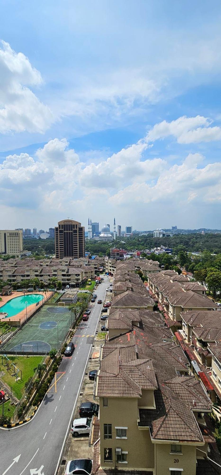Apartment Mahligai View Near Masjid Shah Alam, Uitm Shah Alam, I-city, Stadium Shah Alam, Sacc, Pkns, Idcc, Msu, 17 Min Kuala Lumpur & Klang, Max 10 People, Free Food, Snooker, Pingpong, Indoor Games, Swimming Pool, Fast Wifi *