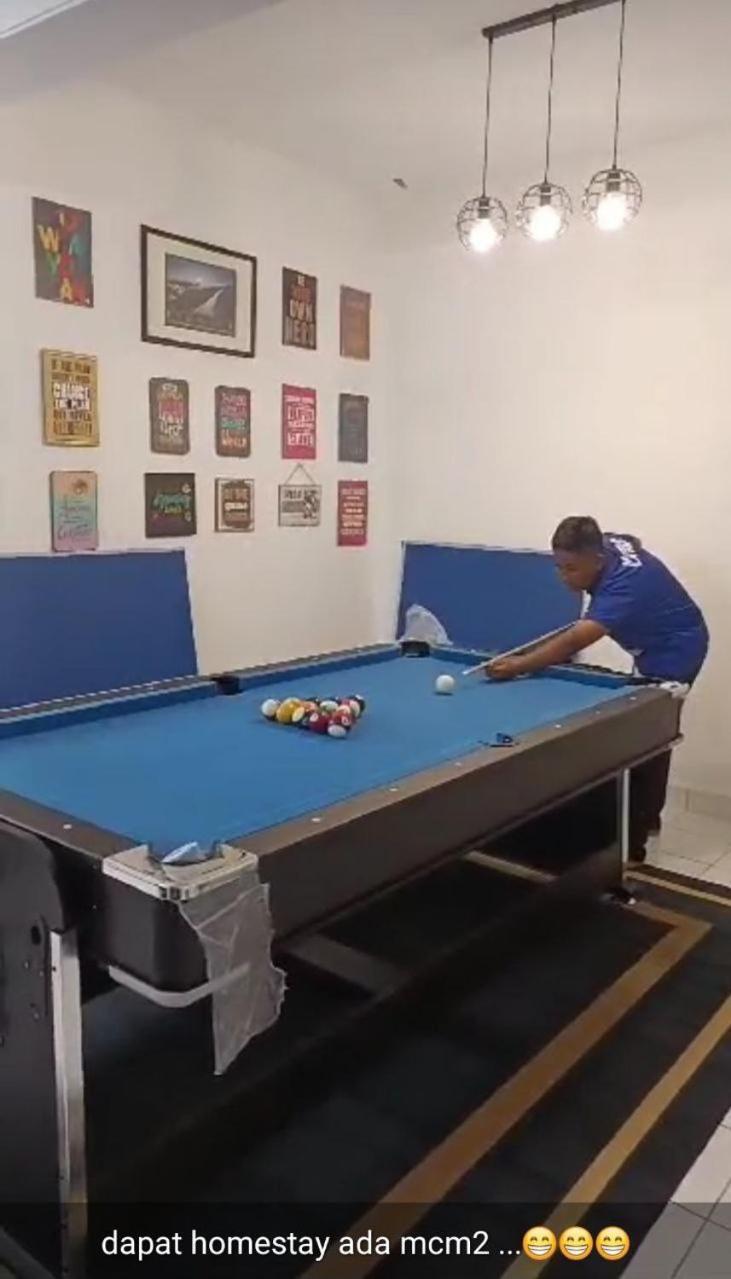 Mahligai View Near Masjid Shah Alam, Uitm Shah Alam, I-city, Stadium Shah Alam, Sacc, Pkns, Idcc, Msu, 17 Min Kuala Lumpur & Klang, Max 10 People, Free Food, Snooker, Pingpong, Indoor Games, Swimming Pool, Fast Wifi Apartment
