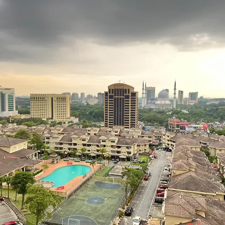 Homestay Mahligai View Near Masjid Shah Alam, Uitm Shah Alam, I-City, Stadium Shah Alam, Sacc, Pkns, Idcc, Msu, 17 Min Kuala Lumpur & Klang, Max 10 People, Free Food, Snooker, Pingpong, Indoor Games, Swimming Pool, Fast Wifi Exterior photo